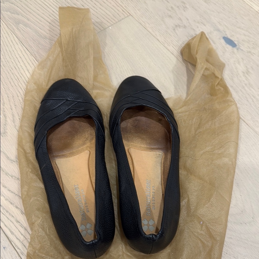 Black Women's Flats